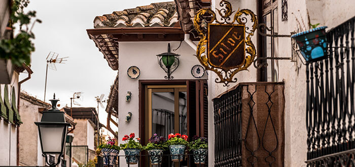 Klassisk andalusisk arkitektur utställd i Granada