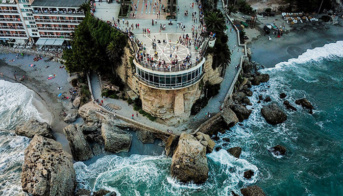 Nerja Guide - Spektakulär utsikt över Nerjas berömda Balcón de Europa