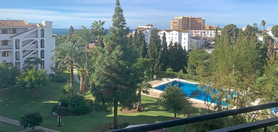 Havsutsikt från dessa lägenheter i Riviera del Sol