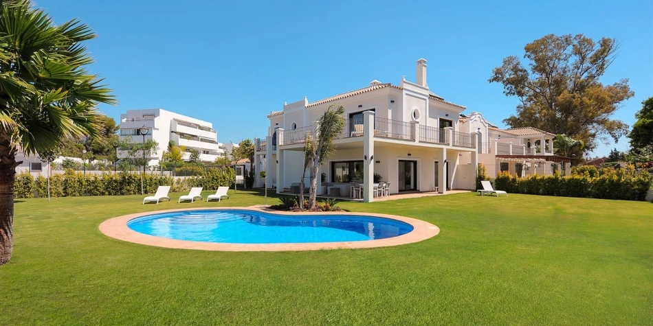 Pool 1. Exteriör. Oasis of Guadalmina Baja - Lyxiga villor i Marbella. Hus 8